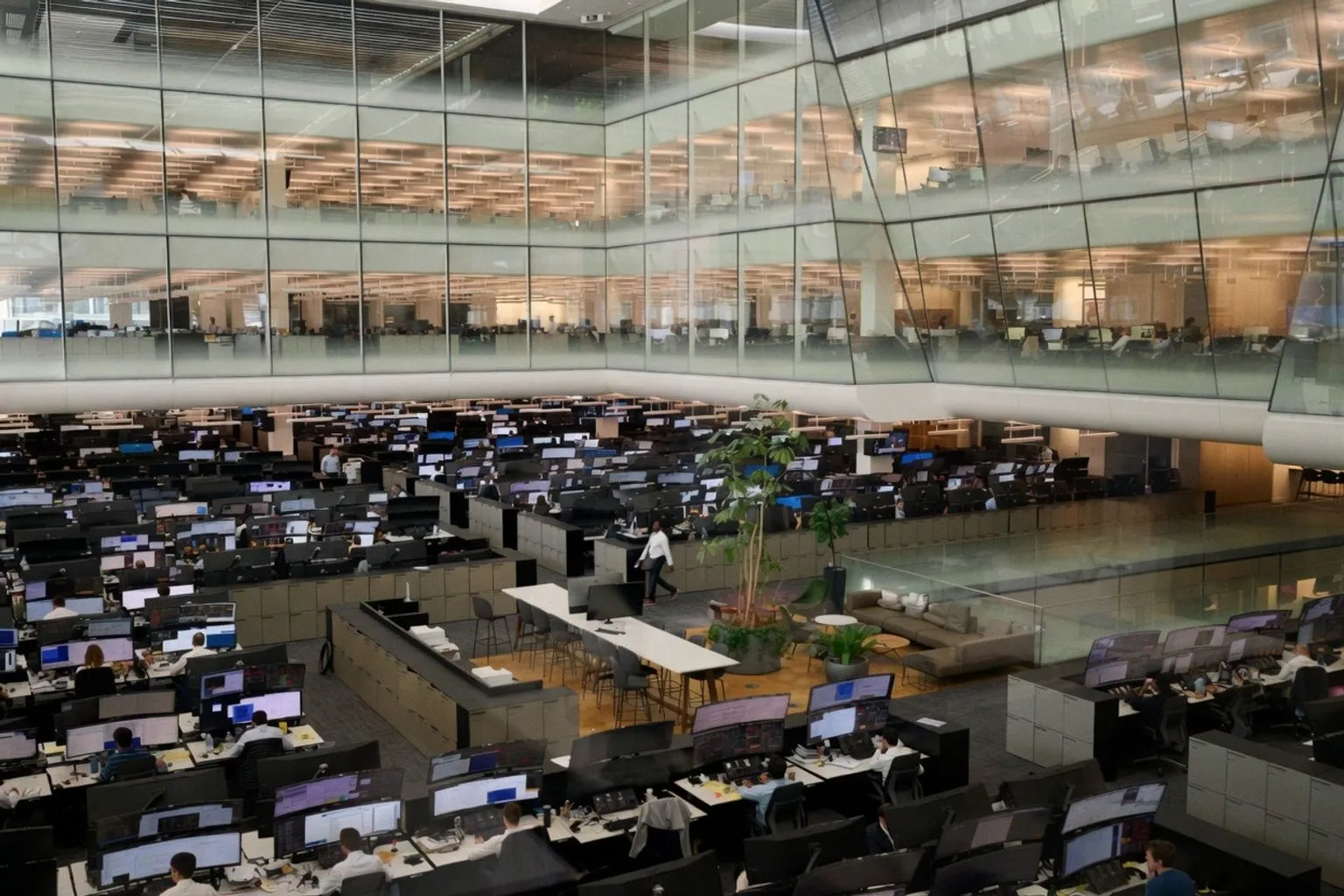 The Hidden Cost of Stock Market Concentration: When Funds Hit Regulatory Limits